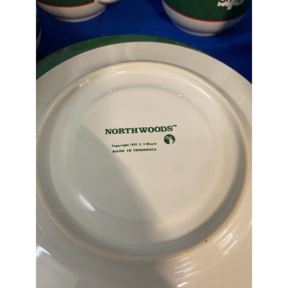 Chrstmas Coffee Set North woods 1992 - Picture 2 of 2